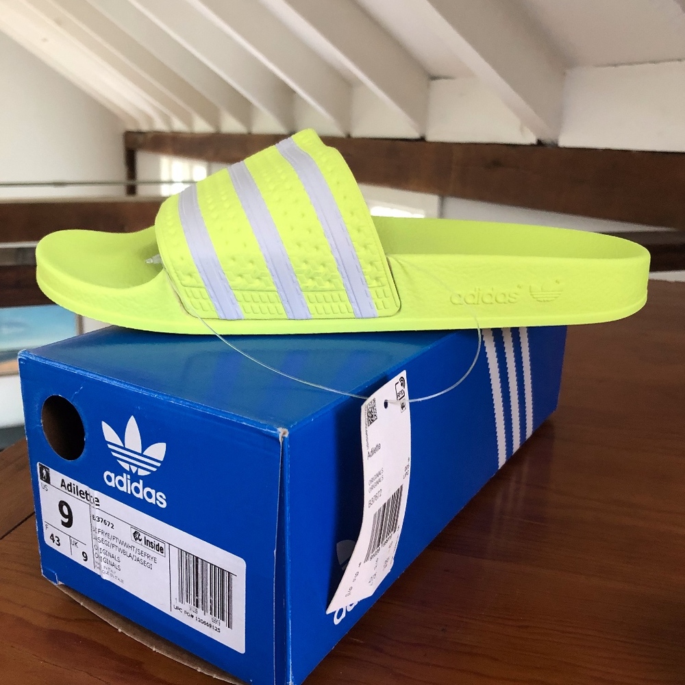 adidas ADILETTE CLOUDFOAM PLUS STRIPES SLIDES